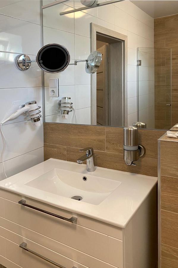 Brut Wine Hotel Jeziorosy Zewnętrze zdjęcie