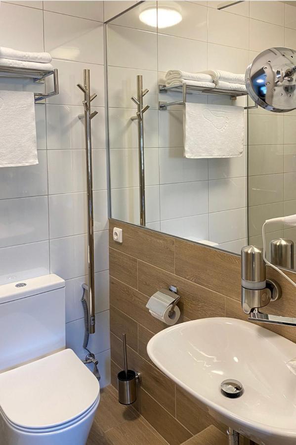 Brut Wine Hotel Jeziorosy Zewnętrze zdjęcie